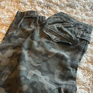 Zanerobe Sureshot Chinos in Light Camo. Size 29